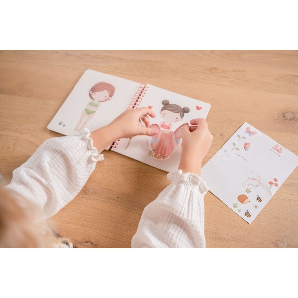 LIBRO `VISTE A ROSA & FRIENDS´