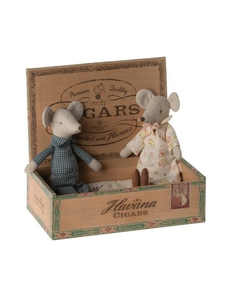 ABUELO Y ABUELA EN CAJA DE PUROS