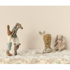 CONEJITA CLÁSICA CON VESTIDO DE FLORES 2