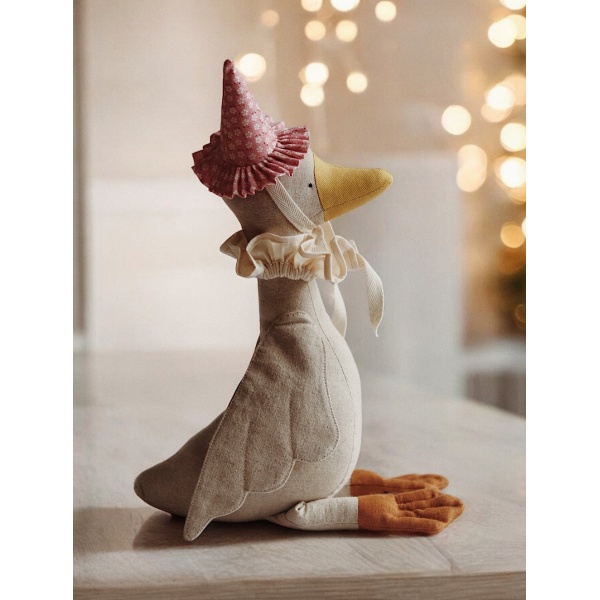 GANSO CON GORRO ROSA Y CUELLO