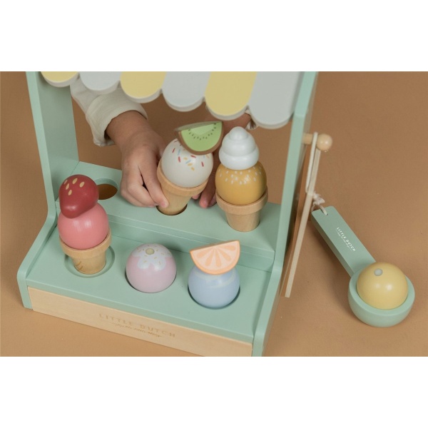 PUESTO DE HELADOS DE MADERA