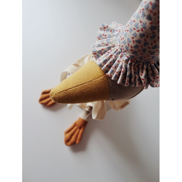 GOOSE IN BLUE BIRTHDAY HAT QUBASHI