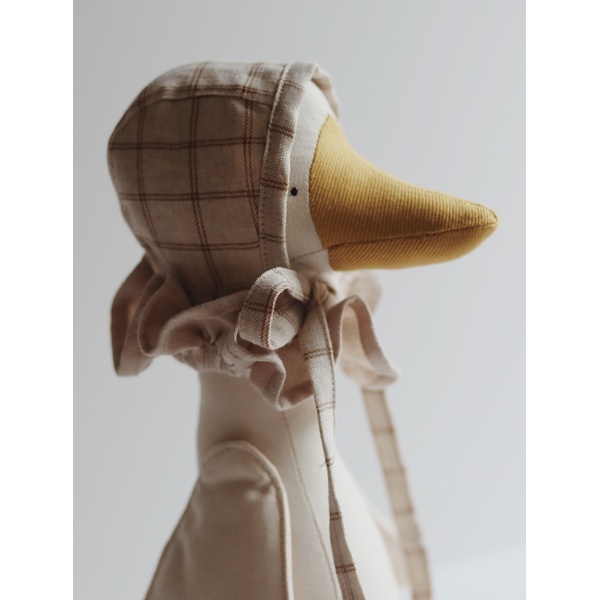 OCA CON GORRITO QUBASHI