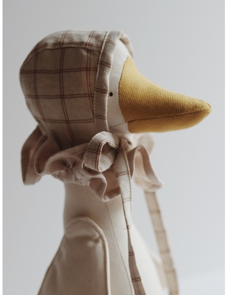 OCA CON GORRITO QUBASHI