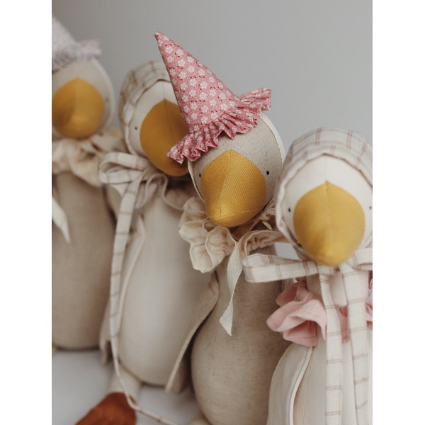 OCA CON GORRITO QUBASHI