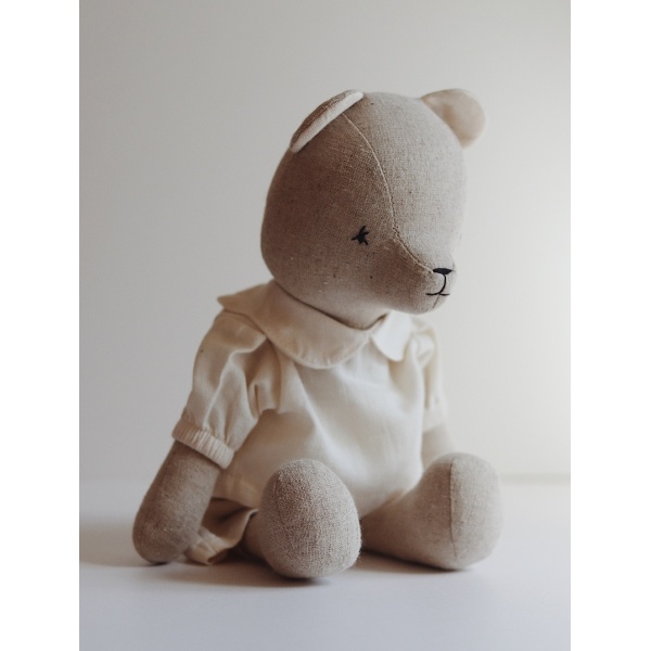 OSO CON CONJUNTO VAINILLA QUBASHI