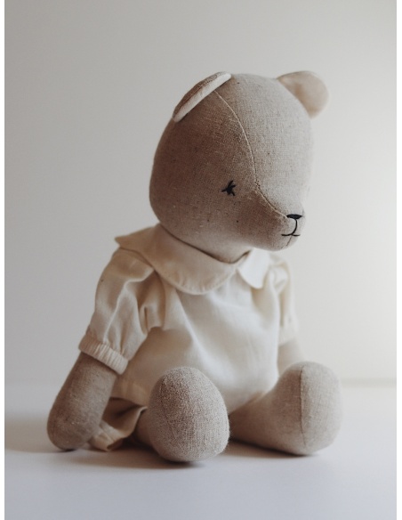 OSO CON CONJUNTO VAINILLA QUBASHI