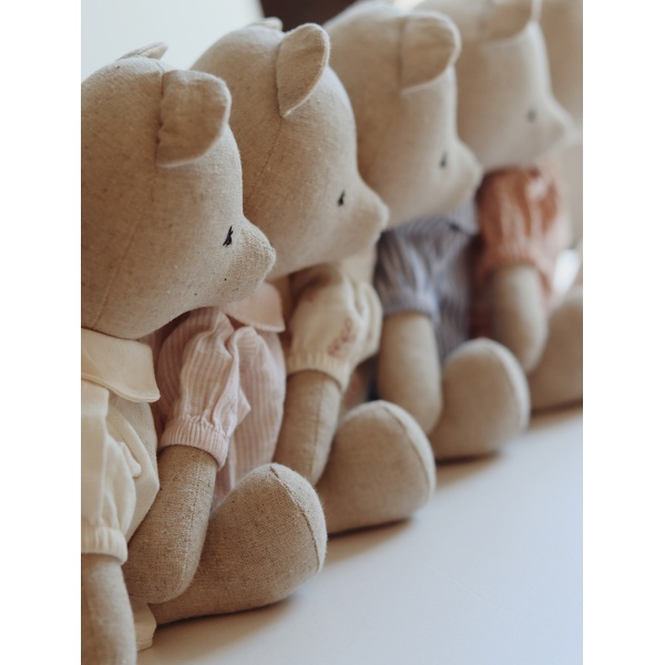 OSO CON CONJUNTO VAINILLA QUBASHI