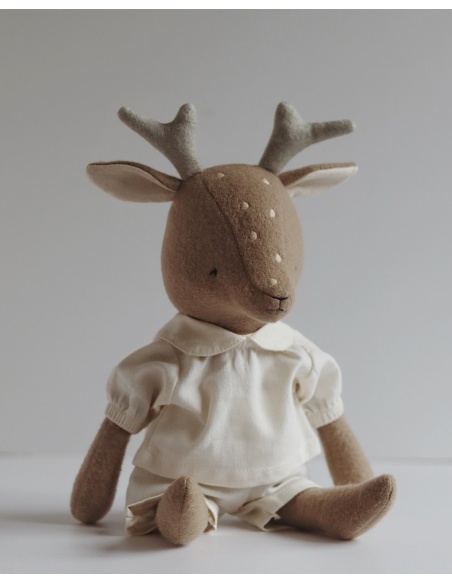 CIERVO DE LANA CON CONJUNTO VAINILLA QUBASHI