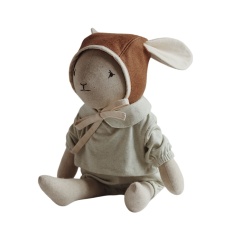 CONEJO GRANDE COLOR AVENA CON PIJAMA VERDE SALVIA QUBASHI