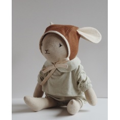 CONEJO GRANDE COLOR AVENA CON PIJAMA VERDE SALVIA QUBASHI 2