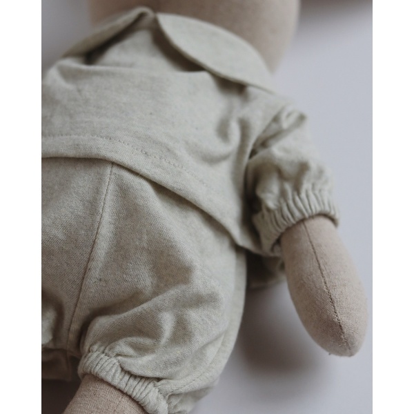 CONEJO GRANDE COLOR AVENA CON PIJAMA VERDE SALVIA QUBASHI