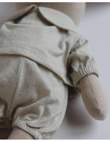 CONEJO GRANDE COLOR AVENA CON PIJAMA VERDE SALVIA QUBASHI