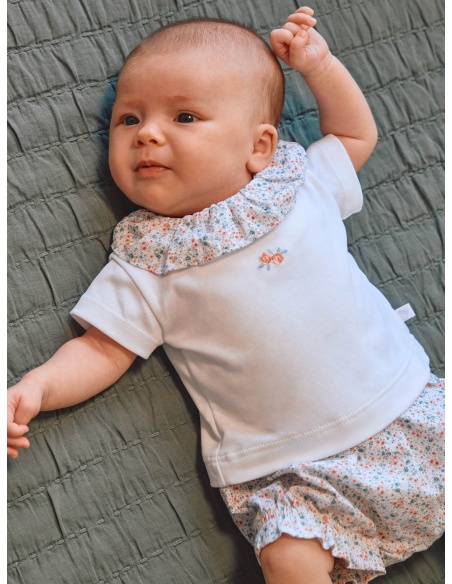 Conjunto de dos piezas flores seersucker y bordado en el pecho